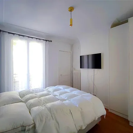 Apartment Rue Eugene Delacroix - 16 *