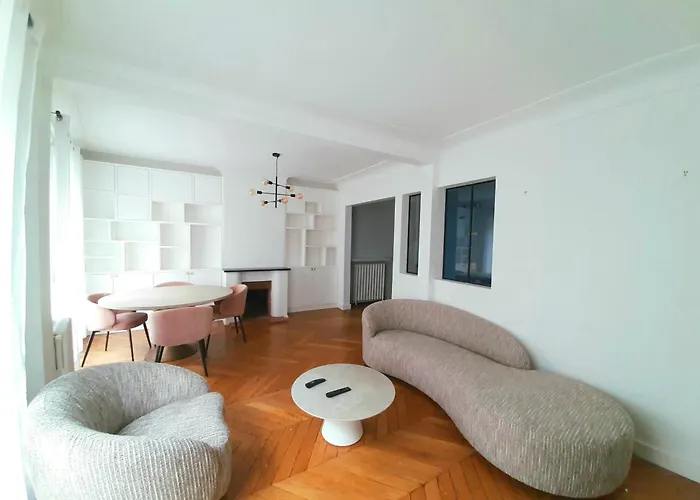 16 Near Eiffel Tower And Arc De Triomphe Apartmán Paříž
